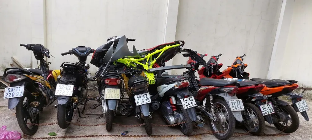 Khởi tố, bắt tạm giam 5 “quái xế” chặn đường cao tốc đua xe ảnh 2