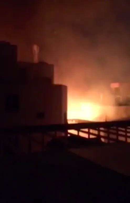 Ngọn lửa bùng cháy dữ dội 