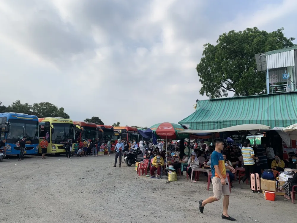 Nhiều vi phạm tại “bến xe cóc” 397 Đinh Bộ Lĩnh ảnh 2