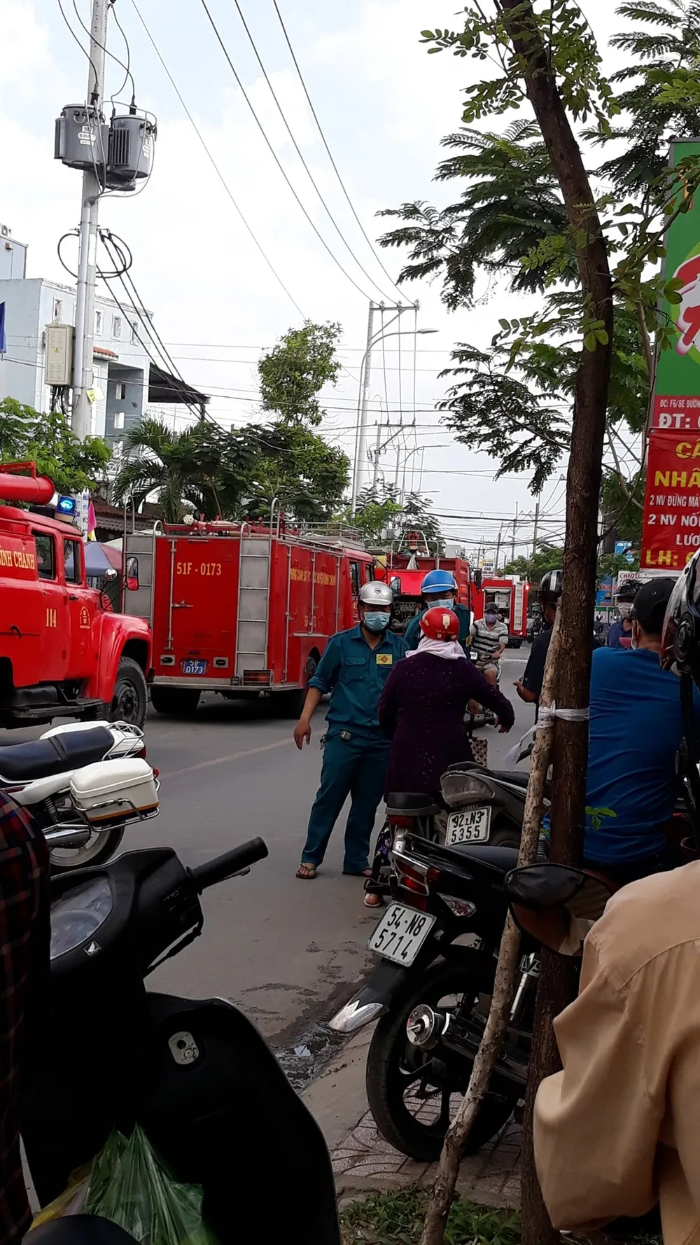 Cửa hàng sơn ở huyện Bình Chánh cháy lan sang nhà dân ảnh 1