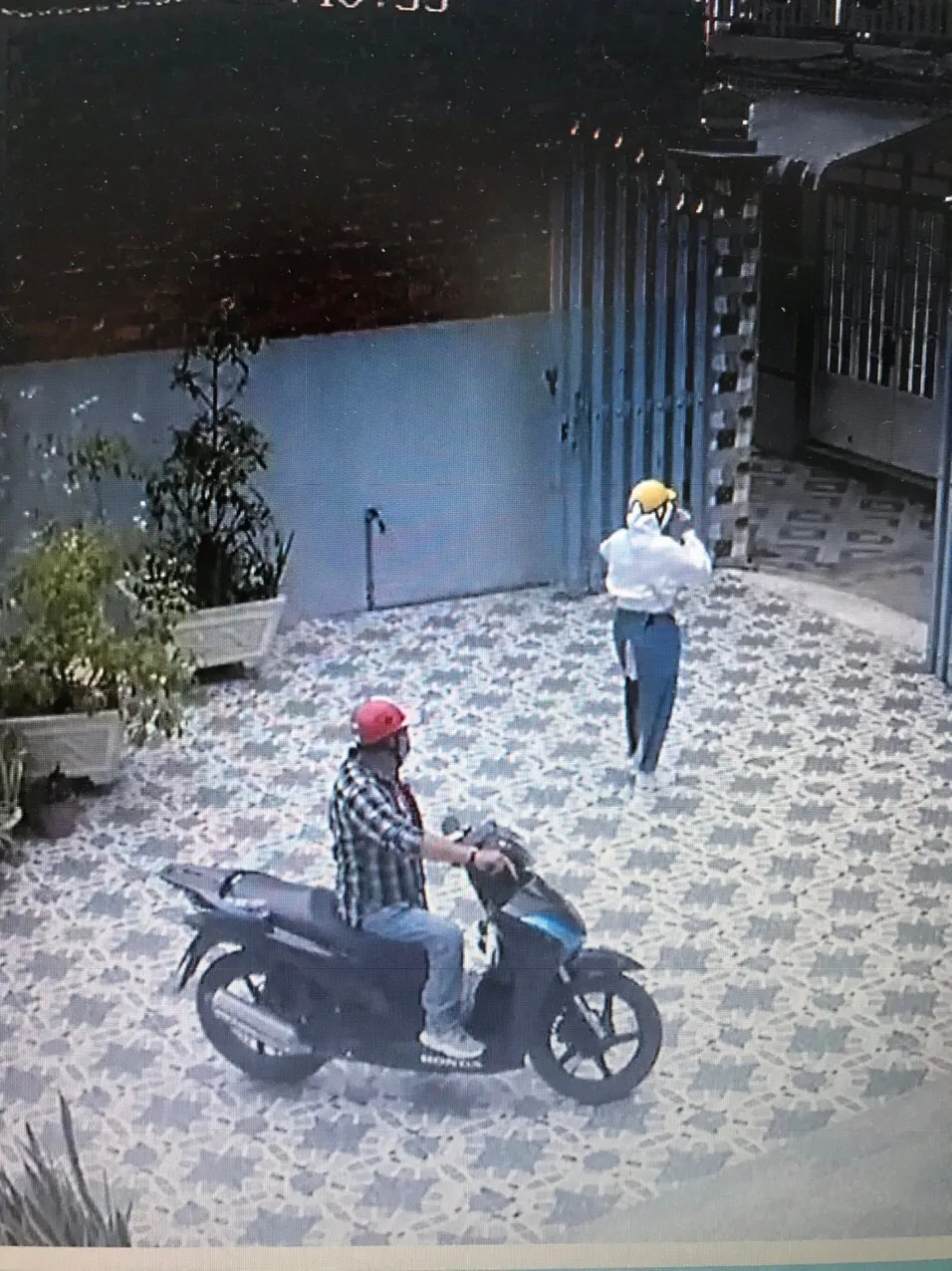 Tin bạn quen qua mạng cô gái trẻ mất gần nửa tỷ đồng ảnh 1