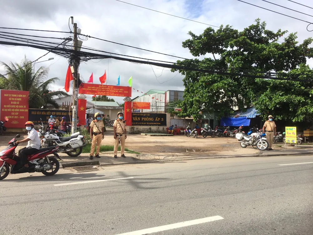 CSGT TPHCM đảm bảo trật tự an toàn giao thông, an ninh trong ngày bầu cử ảnh 12