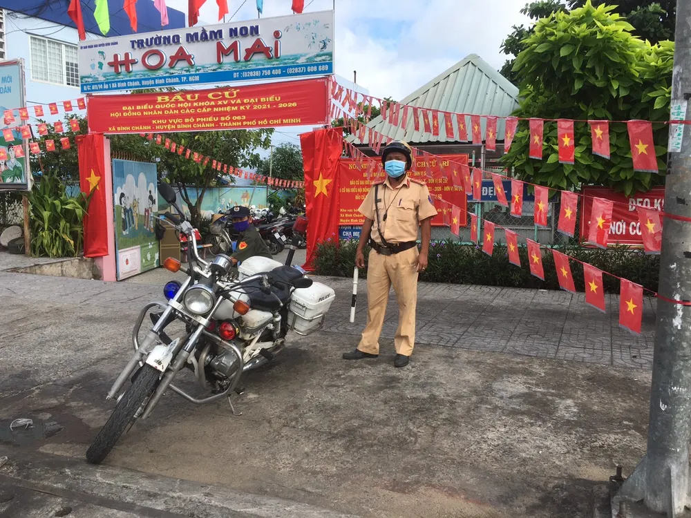 CSGT TPHCM đảm bảo trật tự an toàn giao thông, an ninh trong ngày bầu cử ảnh 11