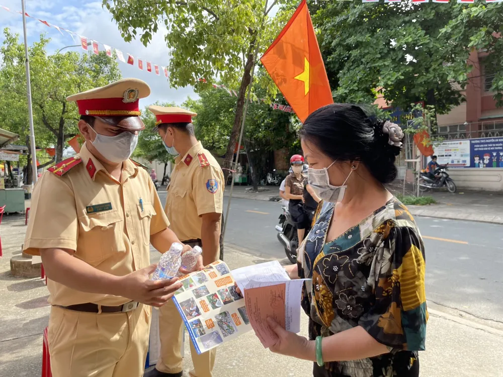 CSGT TPHCM đảm bảo trật tự an toàn giao thông, an ninh trong ngày bầu cử ảnh 13
