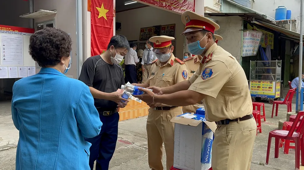CSGT TPHCM đảm bảo trật tự an toàn giao thông, an ninh trong ngày bầu cử ảnh 15
