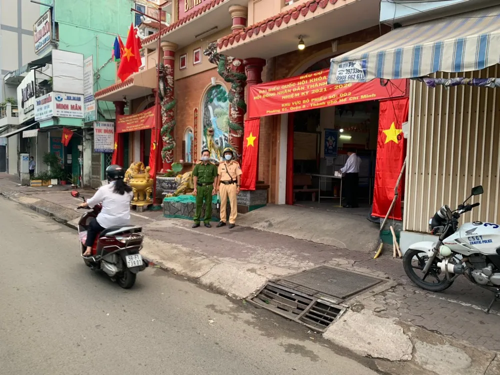 CSGT TPHCM đảm bảo trật tự an toàn giao thông, an ninh trong ngày bầu cử ảnh 10