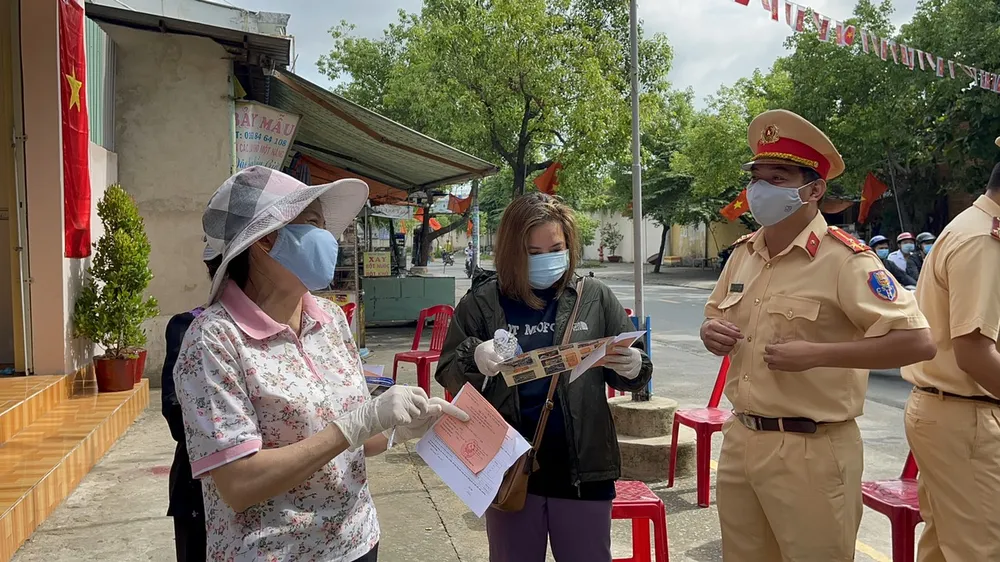 CSGT TPHCM đảm bảo trật tự an toàn giao thông, an ninh trong ngày bầu cử ảnh 18