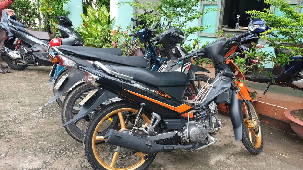 Bắt nhóm trộm cắp tài sản, thu nhiều kiếm Nhật và dao tự chế ảnh 2