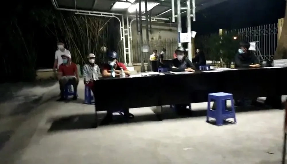 Tạm giữ nhiều “quái xế” tổ chức đua xe ở quận 7 giữa lúc giãn cách xã hội ảnh 1