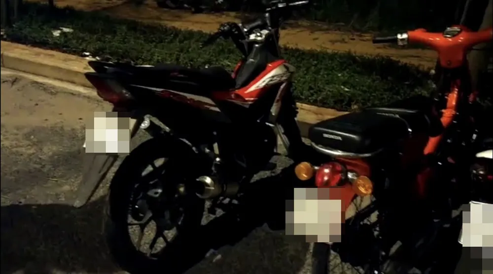 Tạm giữ nhiều “quái xế” tổ chức đua xe ở quận 7 giữa lúc giãn cách xã hội ảnh 2