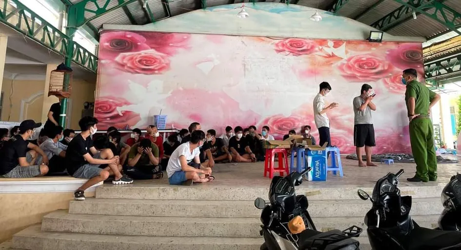 Chủ quán Internet cùng 41 “game” thủ bị phạt gần 100 triệu đồng vì “tụ tập” mùa dịch Covid-19 ảnh 1