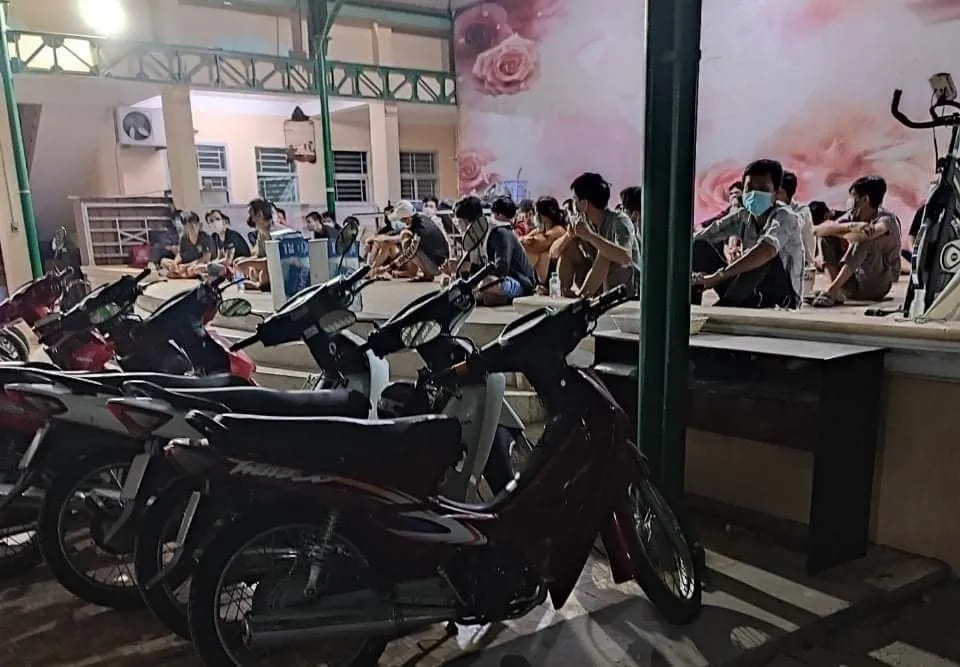 Chủ quán Internet cùng 41 “game” thủ bị phạt gần 100 triệu đồng vì “tụ tập” mùa dịch Covid-19 ảnh 2