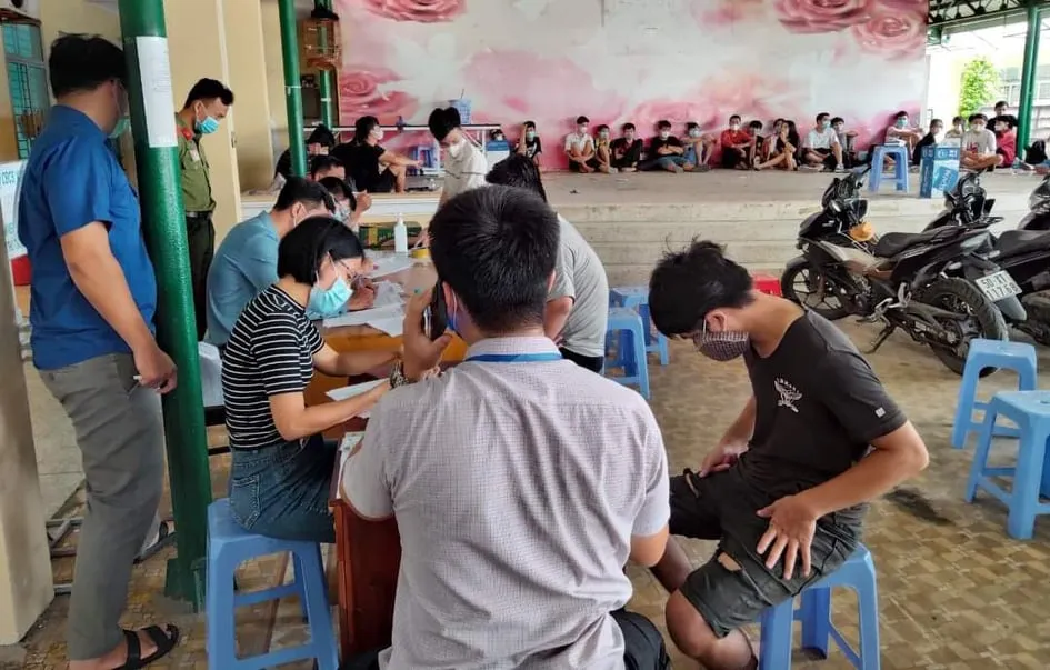 Chủ quán Internet cùng 41 “game” thủ bị phạt gần 100 triệu đồng vì “tụ tập” mùa dịch Covid-19 ảnh 3