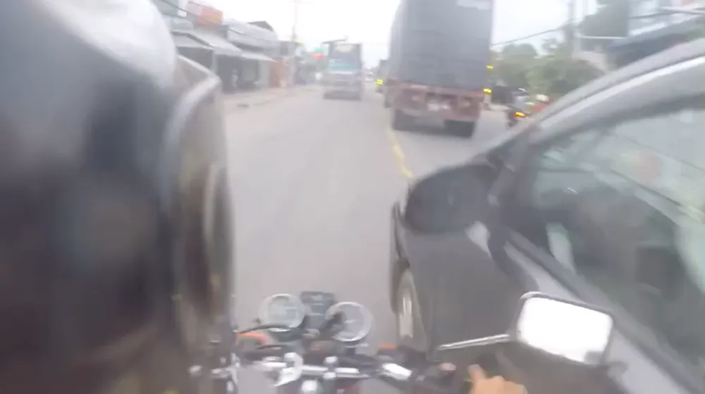 Tài xế ô tô dương tính ma túy tăng ga bỏ chạy sau khi bị CSGT dừng xe kiểm tra   ảnh 1