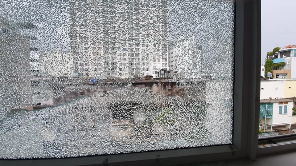 Đã làm rõ vụ nhà dân nhiều lần bị bắn vỡ kính ở quận 1 ảnh 1