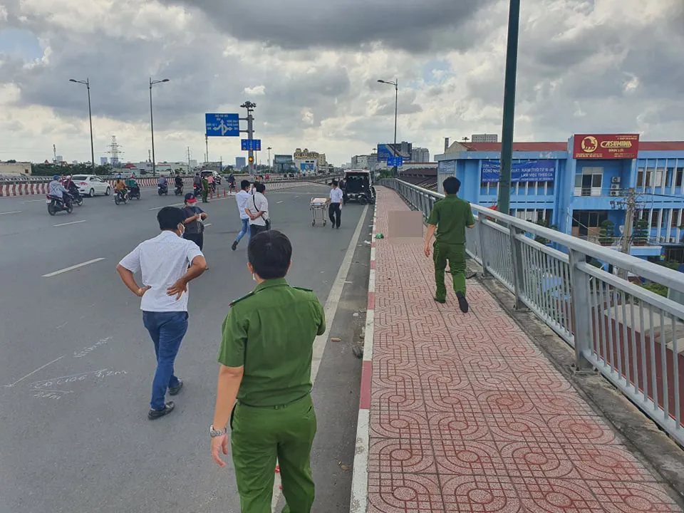 Người đàn ông tử vong bất thường trên cầu Bình Lợi ảnh 1