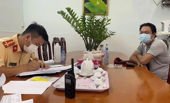 Phạt hành chính 2 tài xế trong vụ đoàn xe ben gây náo loạn Đại lộ Võ Văn Kiệt ảnh 2