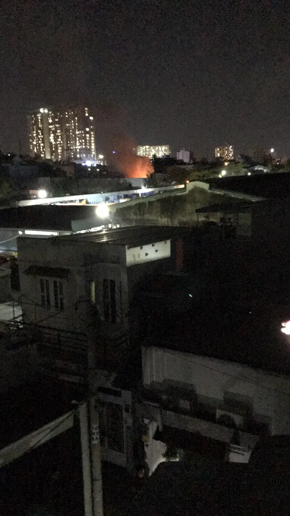 Cháy nhà ở hẻm khu cách ly TP Thủ Đức, 1 người tử vong ảnh 2