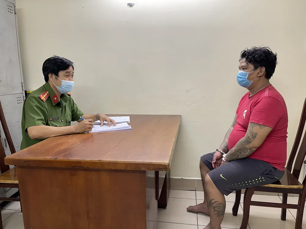 Khởi tố, bắt giam người đàn ông say xỉn gây cháy nhiều nhà dân ở quận 3 ảnh 2