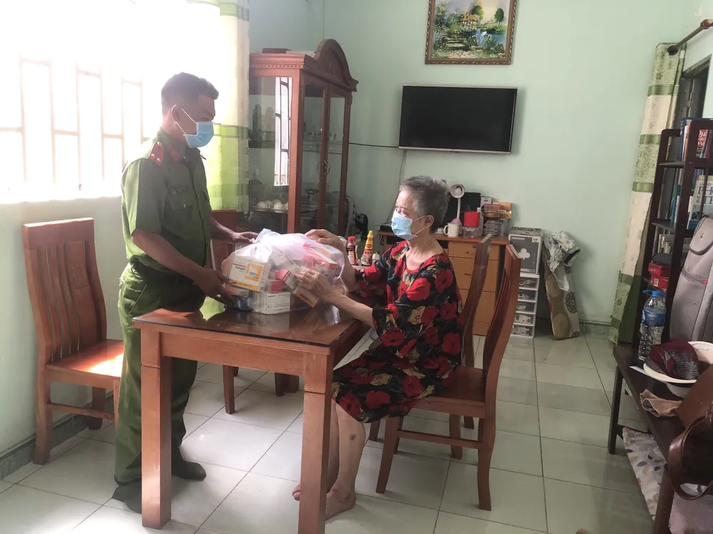 Nếu không có anh cảnh sát khu vực, có lẽ tôi đã không qua khỏi ảnh 2