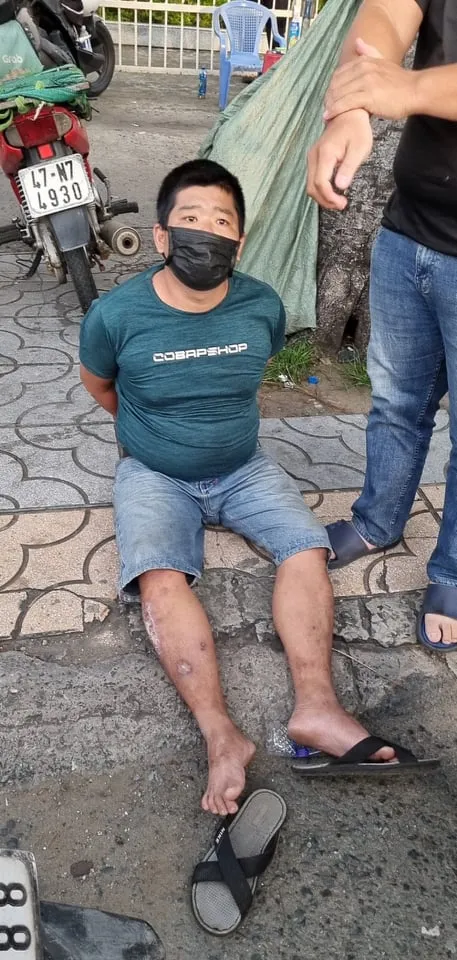 Công an TPHCM bắt nhanh đối tượng dùng dao khống chế nhân viên cửa hàng cướp tài sản ảnh 2