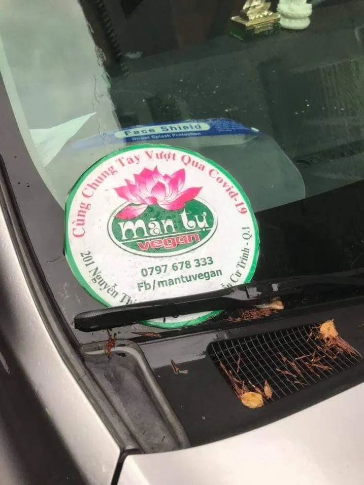 Xe dán bảng “Bếp cơm thiện nguyện...” đưa người từ TPHCM về quê với giá 5 triệu đồng ảnh 2