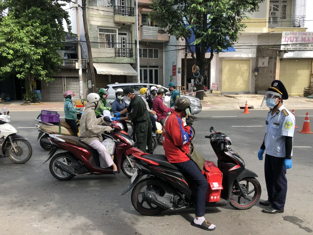 Tạm dừng kiểm tra di biến động dân cư ở nội thành TPHCM ảnh 2