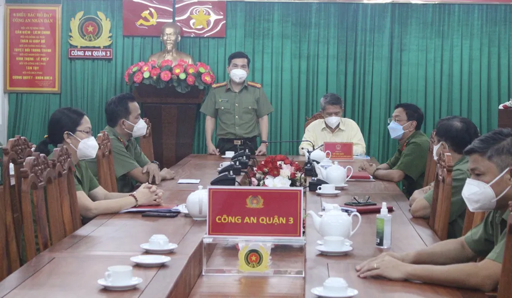Lãnh đạo Công an TPHCM thăm hỏi, động viên Công an quận 3, quận Tân Bình ảnh 1