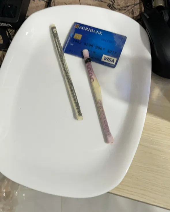 Bắt nhóm đối tượng làm giả giấy tờ đi đường, thu súng, đạn, ma túy ảnh 8