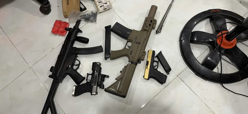 Bắt nhóm đối tượng làm giả giấy tờ đi đường, thu súng, đạn, ma túy ảnh 5