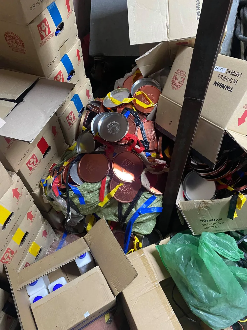 Triệt phá đường dây sản xuất, buôn bán thuốc điều trị Covid-19 giả ở TPHCM ảnh 6