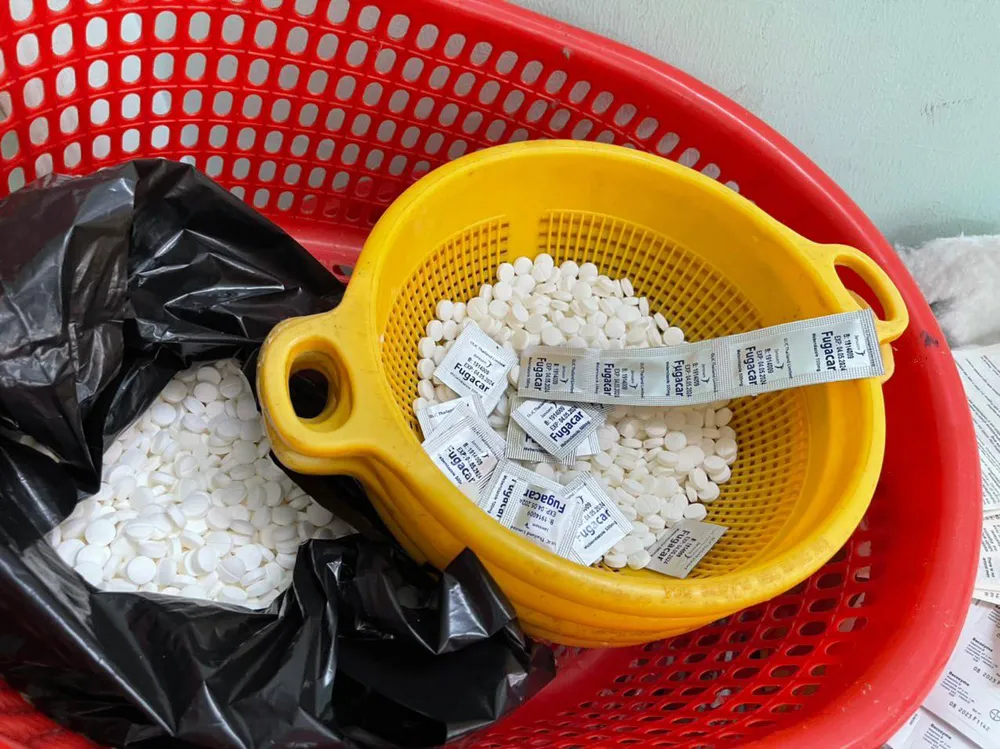 Triệt phá đường dây sản xuất, buôn bán thuốc điều trị Covid-19 giả ở TPHCM ảnh 2