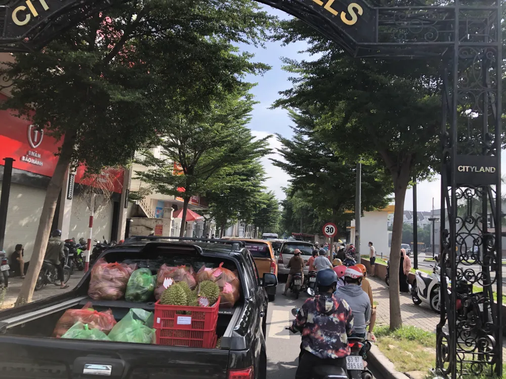 TPHCM: Đông người ra đường đi chợ, mua thuốc ảnh 4