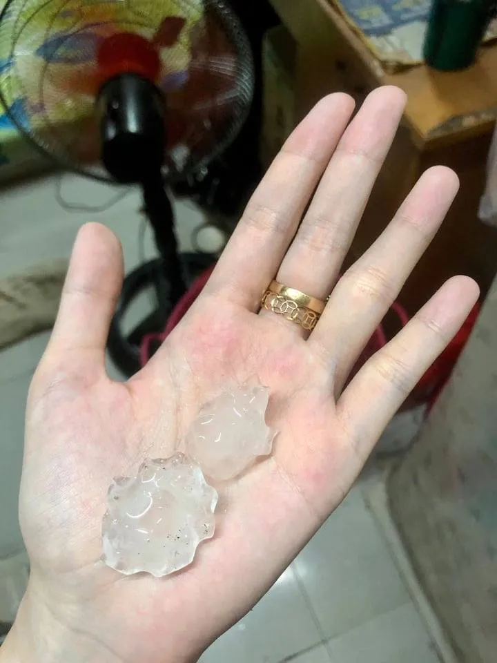 Xuất hiện mưa lớn kèm hạt đá ở TPHCM   ảnh 2