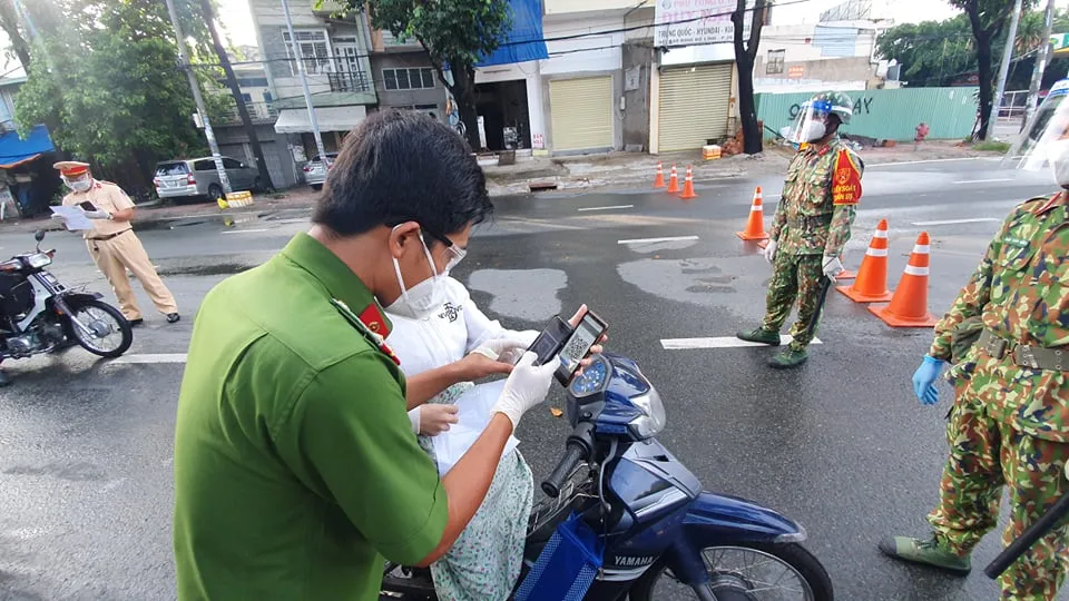 Ngày đầu tiên TPHCM thực hiện trở lại khai báo “di chuyển nội địa” ảnh 1