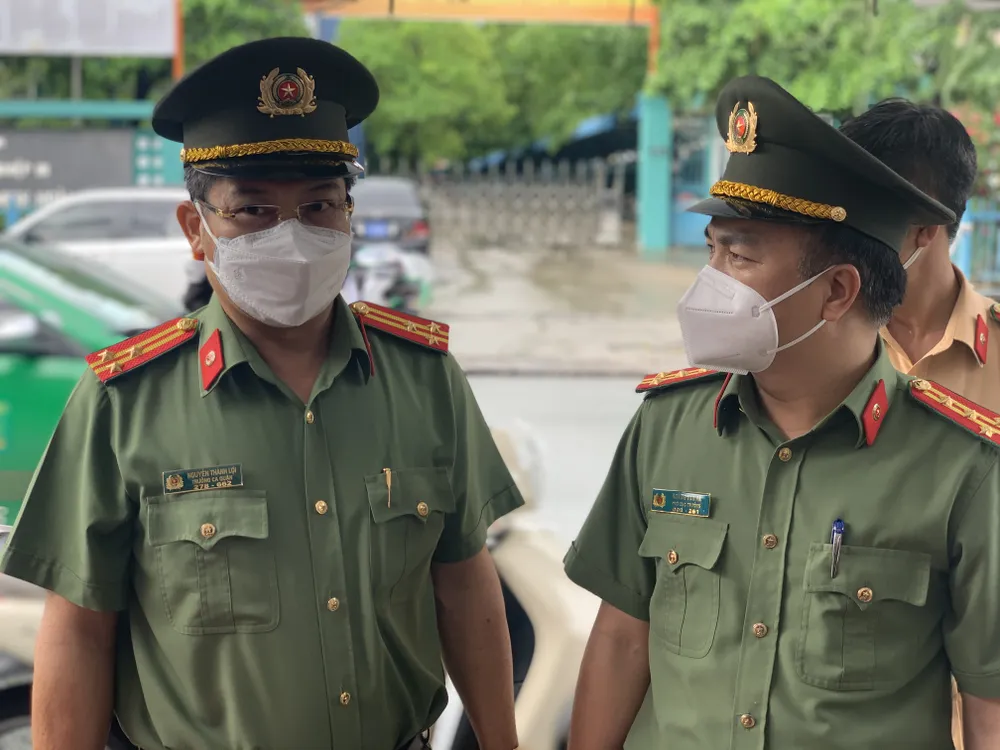 Tặng bằng khen cho 22 cán bộ chiến sĩ Công an TPHCM có thành tích xuất sắc chống dịch ảnh 1