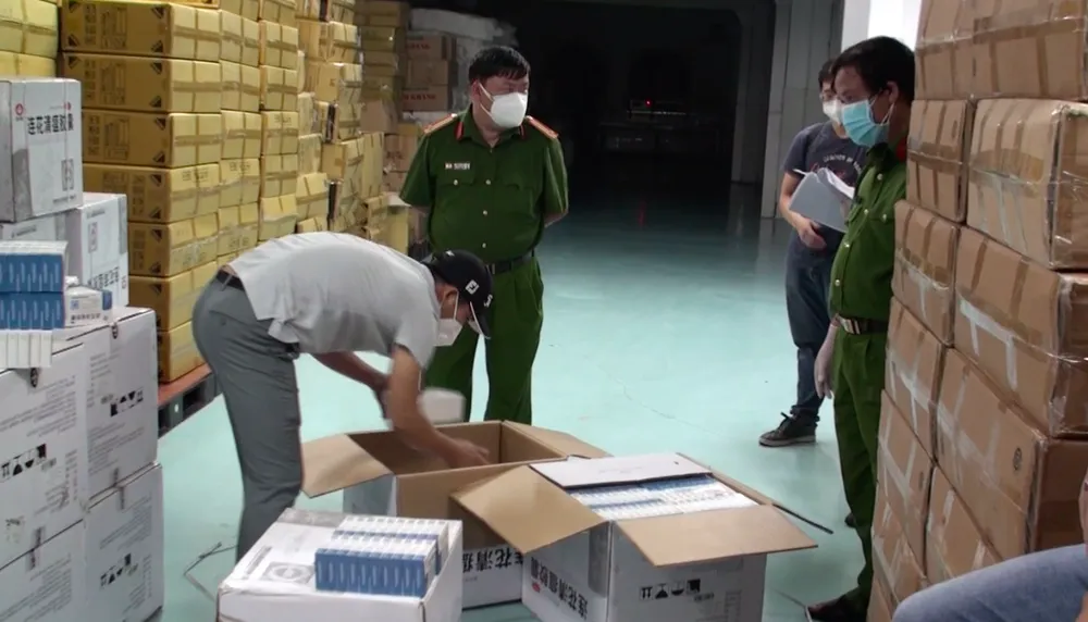 Phát hiện lô thuốc điều trị Covid-19 chưa được phép lưu hành ở TPHCM ảnh 1