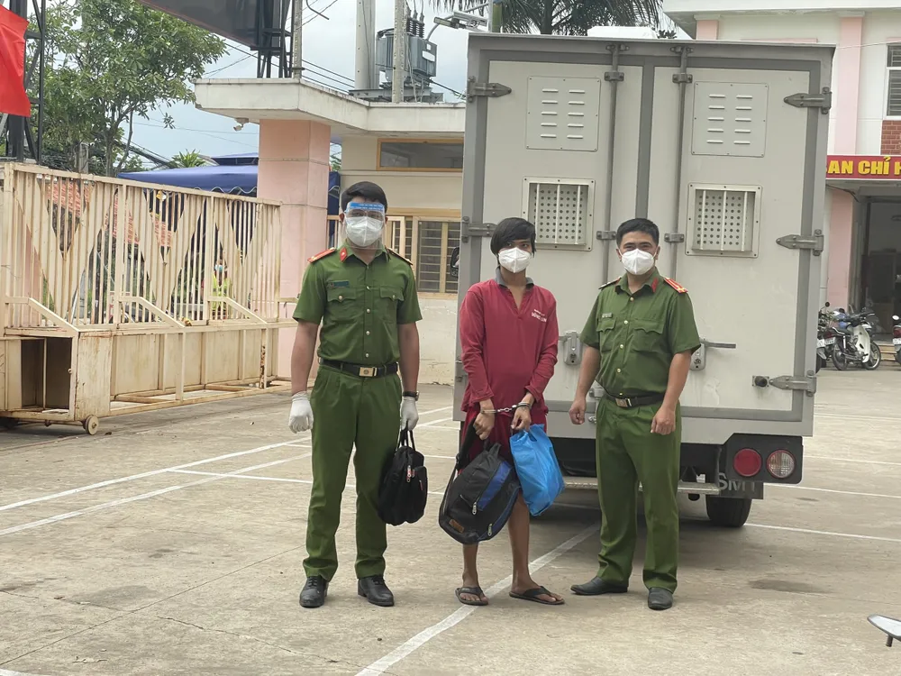 Bắt đối tượng truy nã sau 9 năm lẩn trốn ở huyện Bình Chánh ảnh 1