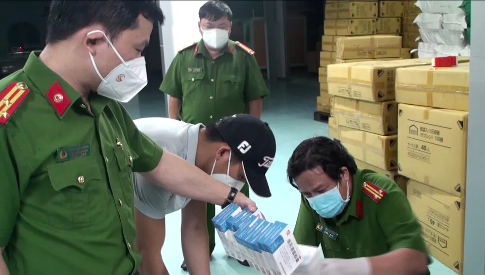 Phát hiện lô thuốc điều trị Covid-19 chưa được phép lưu hành ở TPHCM ảnh 3