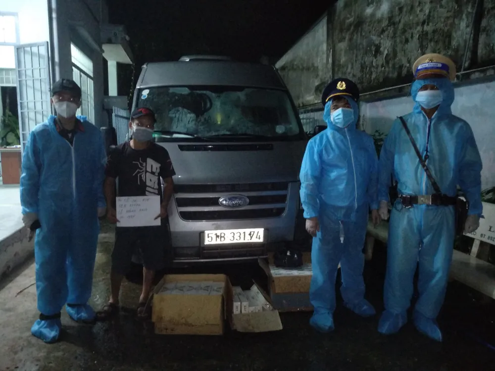 Liên tiếp phát hiện xe luồng xanh chở thuốc lá lậu từ Tây Ninh về TPHCM ảnh 1