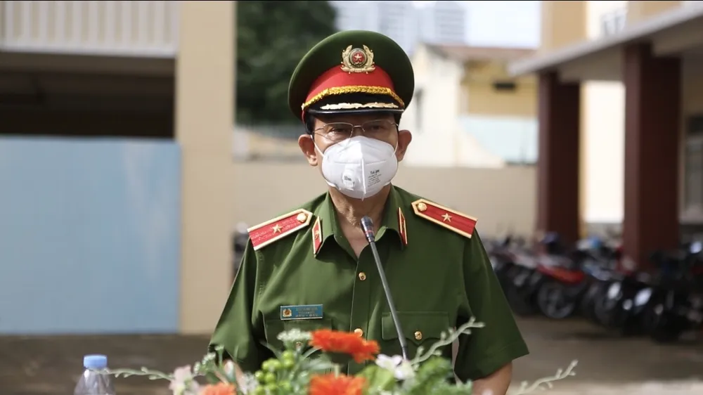 Gần 3.000 phần quà tới tay người dân trên địa bàn quận 8 ảnh 2