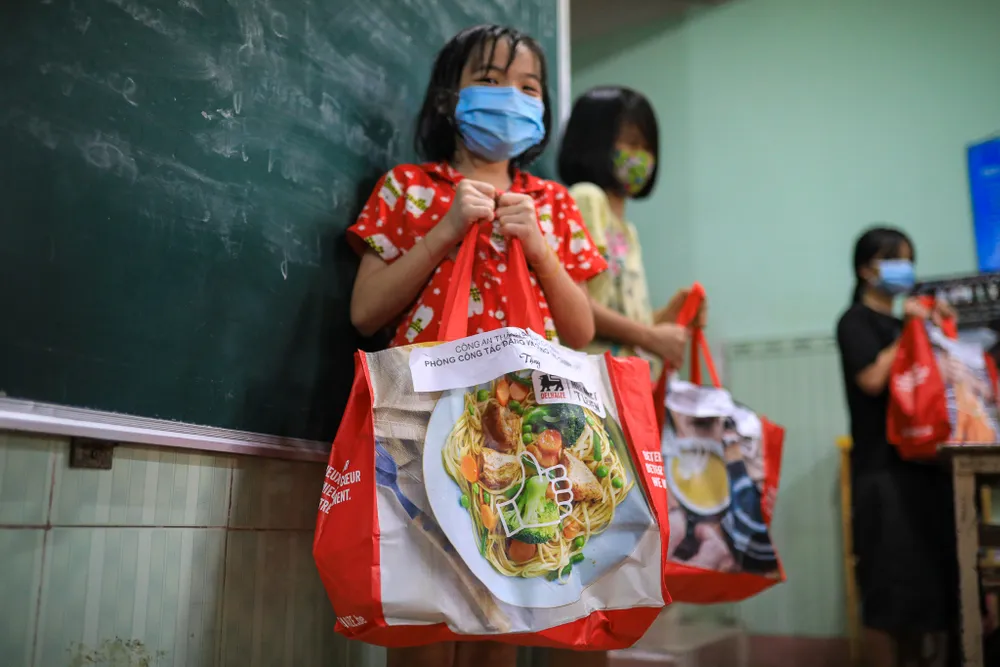 Gần 3.000 phần quà tới tay người dân trên địa bàn quận 8 ảnh 8