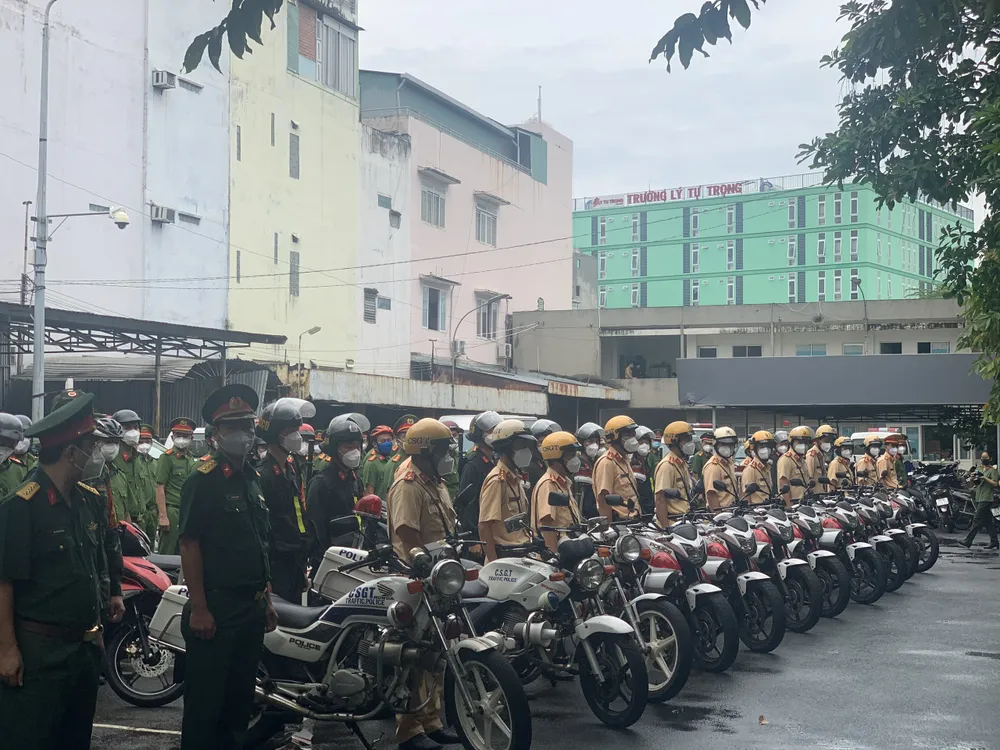 Công an TPHCM đồng loạt ra quân tuần tra, kiểm soát lưu động trong trạng thái “bình thường mới“ ảnh 3