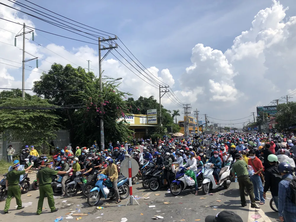 Người xét nghiệm âm tính, F0 khỏi bệnh tạm thời qua chốt về miền Tây trong ngày 1-10 ảnh 1