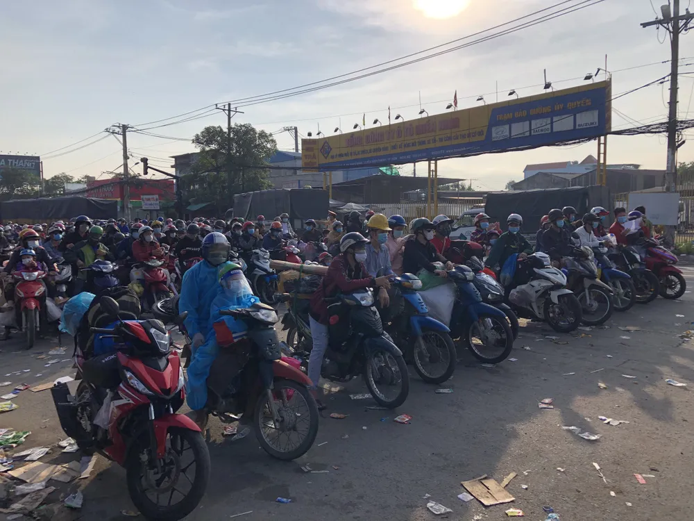 Người xét nghiệm âm tính, F0 khỏi bệnh tạm thời qua chốt về miền Tây trong ngày 1-10 ảnh 2