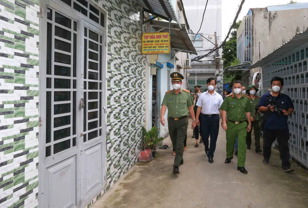 Giám đốc Công an TPHCM thăm, chúc thọ người cao tuổi ở quận 12 ảnh 1