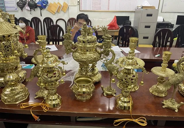 ''Nữ quái'' cầm đầu nhóm trộm tài sản cửa hàng buôn bán đồ thờ cúng ảnh 1