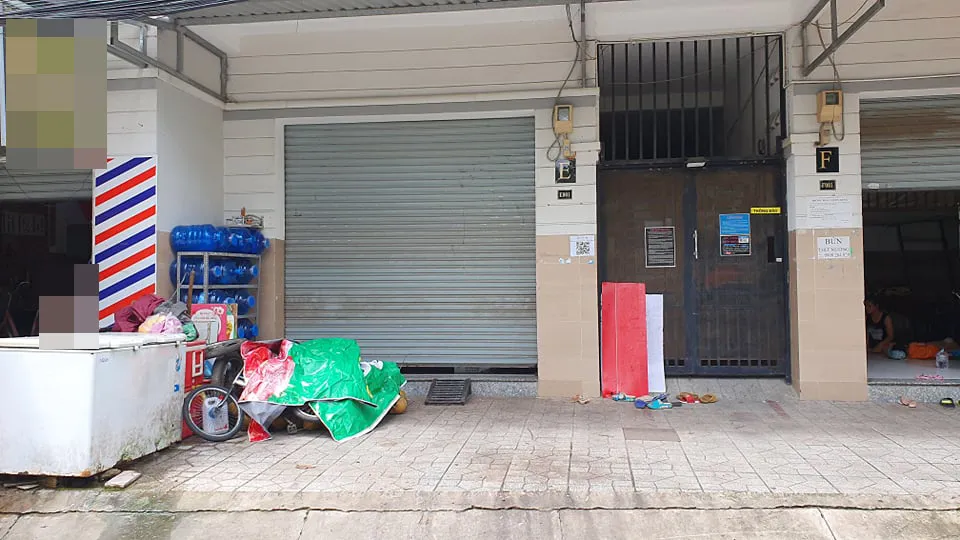 Hai anh em bị điện giật tử vong khi đi lên cầu thang phòng trọ ở TP Thủ Đức ảnh 1