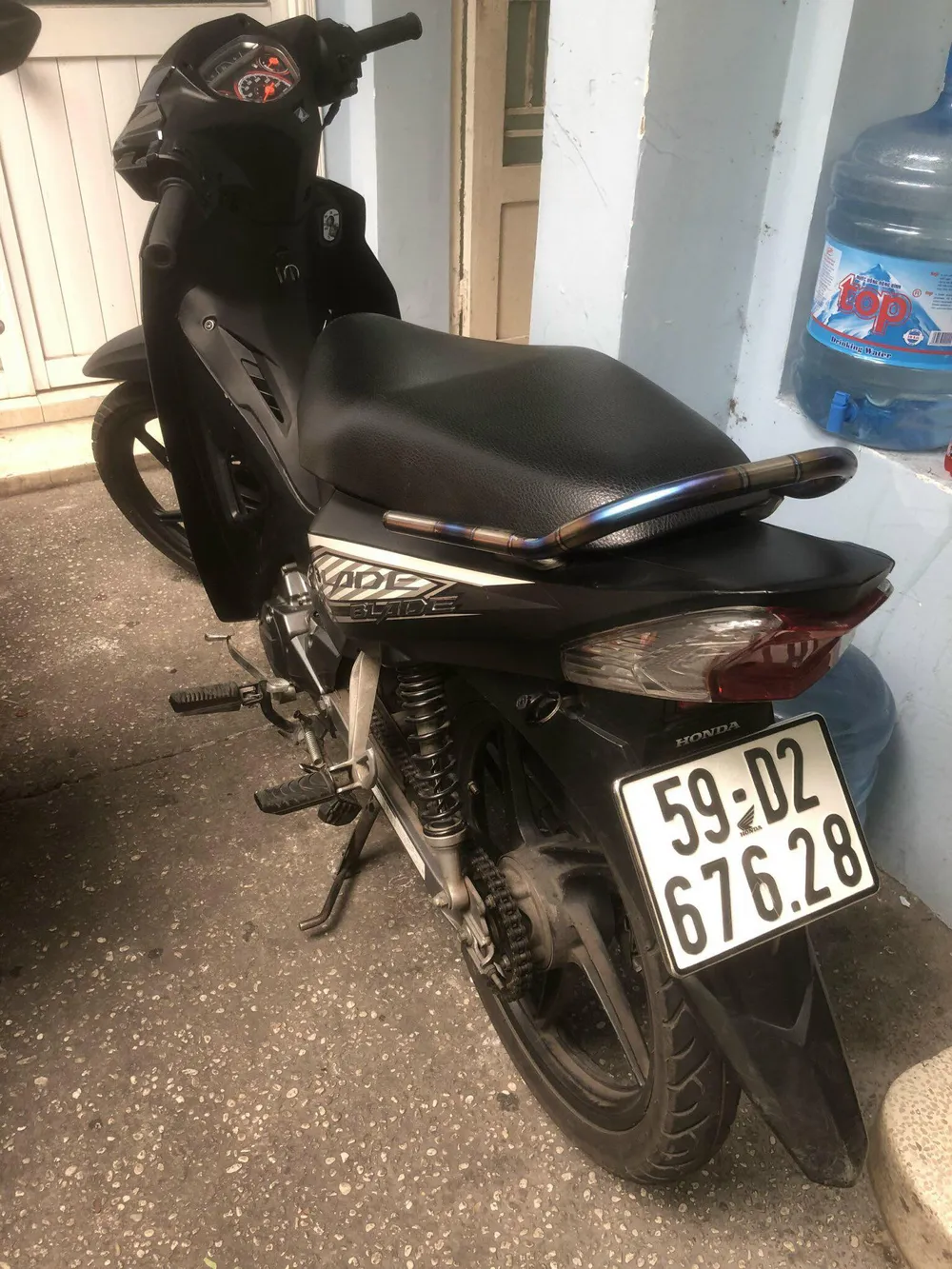 Cảnh sát hình sự truy đuổi, bắt 2 kẻ cướp giật ở TPHCM  ảnh 1