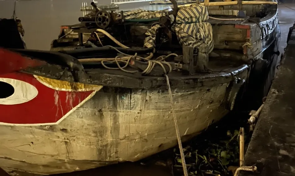 Bắt ghe khai thác cát trái phép trên sông Đồng Nai ảnh 1